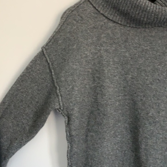 Becca Tilley Bar III Sweater in Gray with stretch - Picture 6 of 6